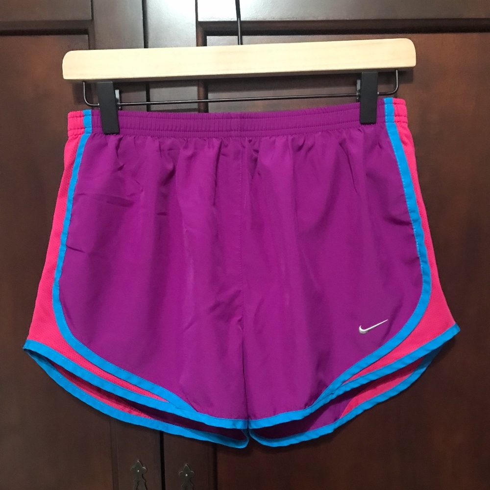 Women's nike shorts size medium